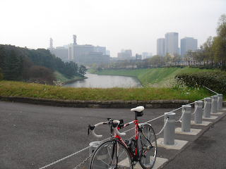 20090405TOKYOサイクリング9半蔵門から桜田門を望む