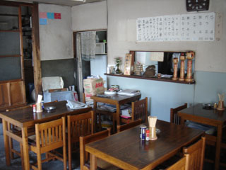 たな江そば店店内