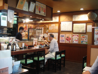 「利久泉本店」店内