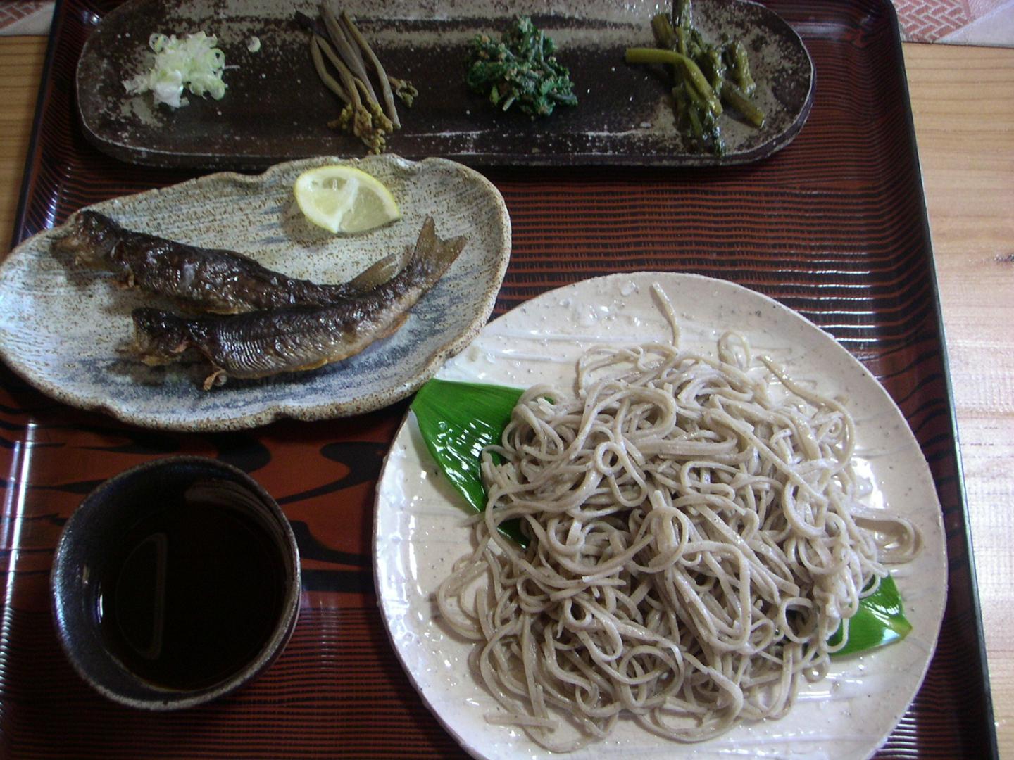 20070603ツールドthe王_まるいち蕎麦_もりそば&岩魚の素揚げ