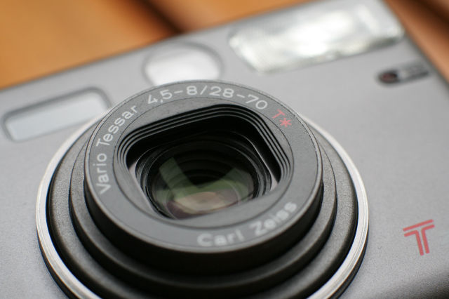 KYOCERA Tzoom レビュー(1) 安っぽさ大幅改善 : YASHICA FX-3 KYOCERA Tzoom レビュー(1) 安っぽさ大幅改善 : YASHICA FX-3
