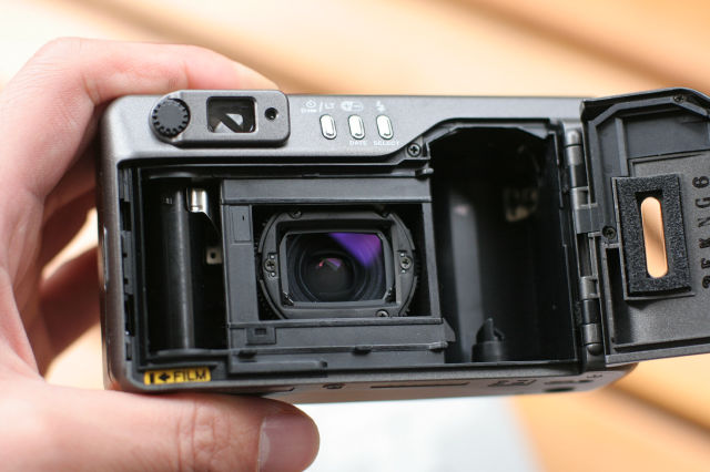 KYOCERA Tzoom レビュー（1） 安っぽさ大幅改善 : YASHICA FX-3
