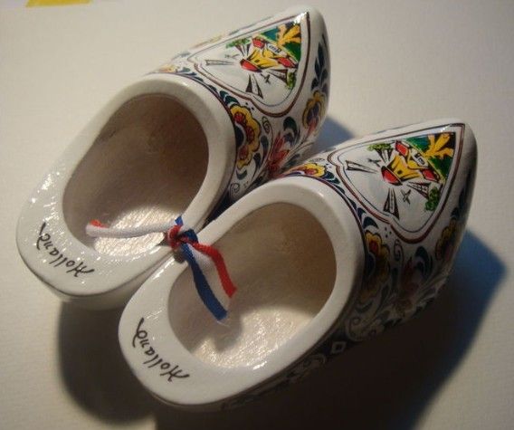 民族特色のある靴 その一 オランダの木靴 中国靴発展史 民族特色のある靴 その一 オランダの木靴 中国靴発展史