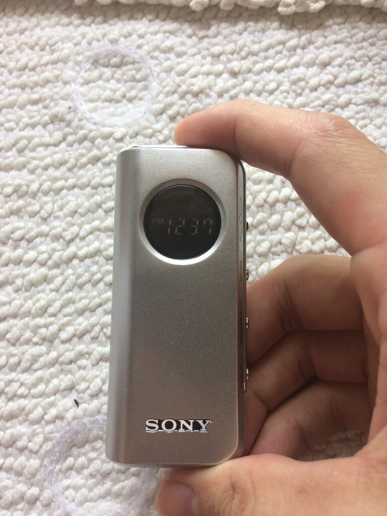 自分が知る中で最強のポケットラジオ Sony Srf M98 大きさよし 感度よし 電池持ちよし デザインよし うじまる S Outdoor Room