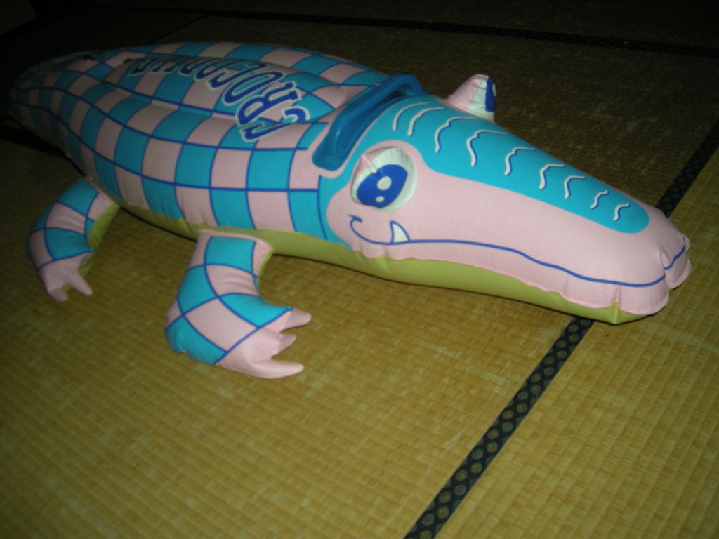 ファッションデザイナー ワニフロート 浮き輪 Qdtek Vn