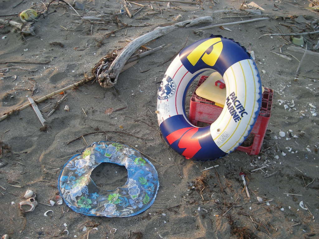 浮き輪オナニー 少し海岸沿いを歩いてきました その２ : 浮き輪オナニー