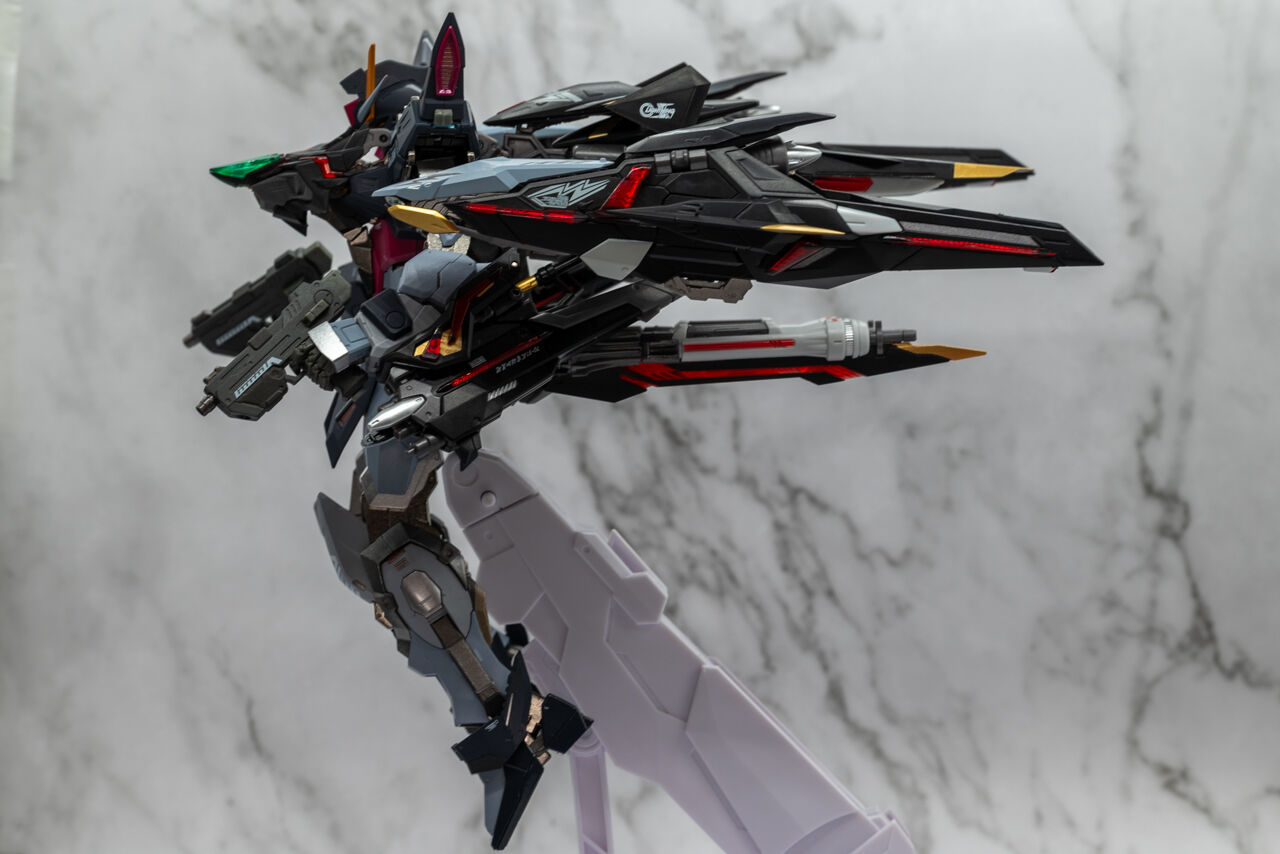 BANDAI - L BUILD ライトニングストライカー　オルタナティブストライク 新たに設定された本体カラーやマーキングが魅せる。「METAL