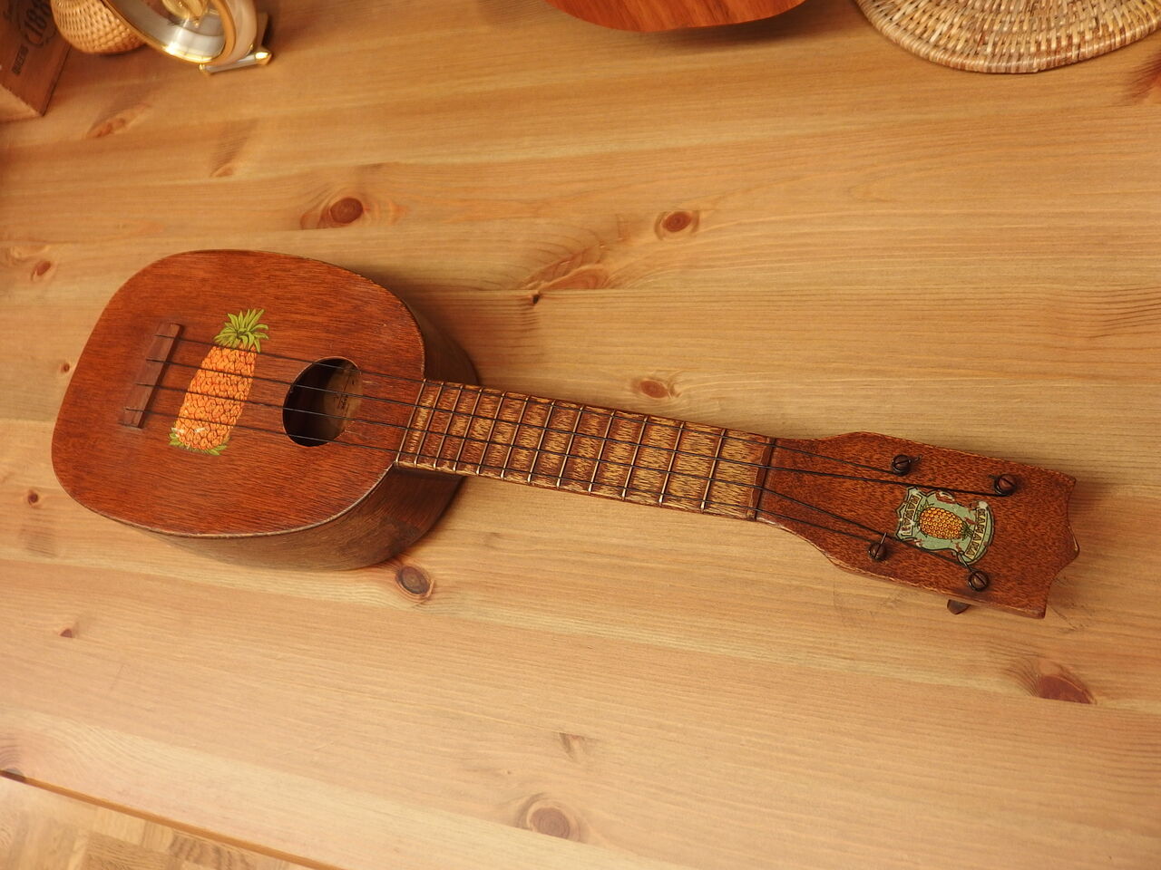 Kamaka ’60 パイナップル型 ソプラノ VINTAGE Ukulele 中古 調整済 kamaka 1960年代 ヴィンテージソプラノウクレレ