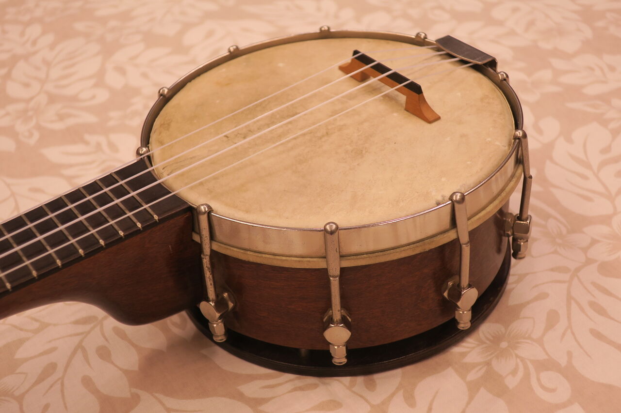 Gibson UB-1 Vintage Banjo Ukulele (#5274) : ”ウクレレに囲まれて”