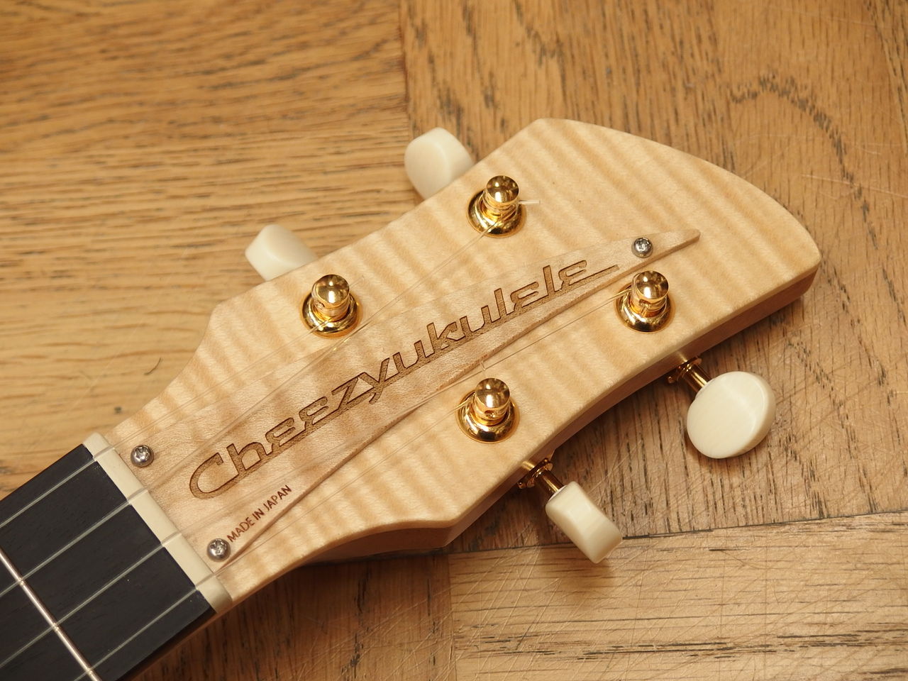 Cheezy Rickenbacker Style Maple Top Mahogany Concert ウクレレに囲まれて Ukulele Mania スタッフのブログ Cheezy Rickenbacker Style Maple Top Mahogany Concert ウクレレに囲まれて Ukulele Mania スタッフのブログ