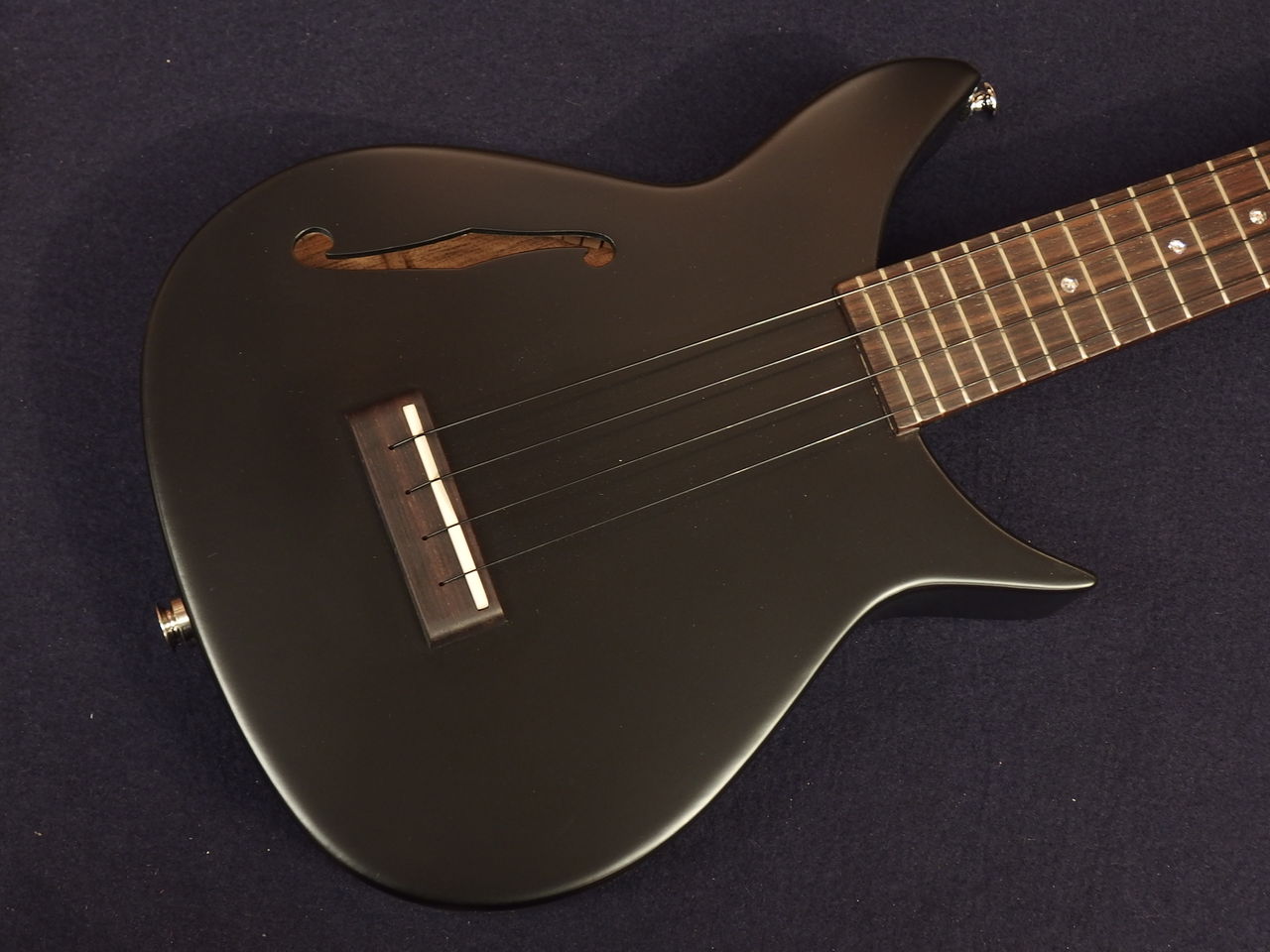 Cheezy 325 Black Rickenbacker Style Mahogany Tenor W Mike 3303 ウクレレ に囲まれて Ukulele Mania スタッフのブログ Cheezy 325 Black Rickenbacker Style Mahogany Tenor W Mike 3303 ウクレレ に囲まれて Ukulele Mania スタッフのブログ
