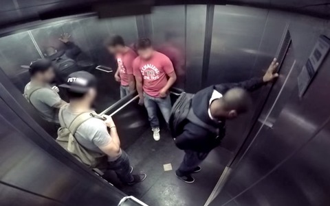 23 エレベーターでうんこをぶっ放すドッキリ動画が面白いの巻 世界共通 にーさんのウルトラブログ