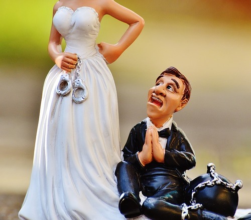 bride-and-groom-1176143_640