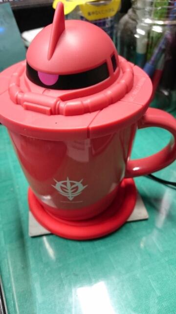 シャア専用ザク　マグカップ Amazon.co.jp: セブンイレブン限定 シャア専用ザクキャップ付き