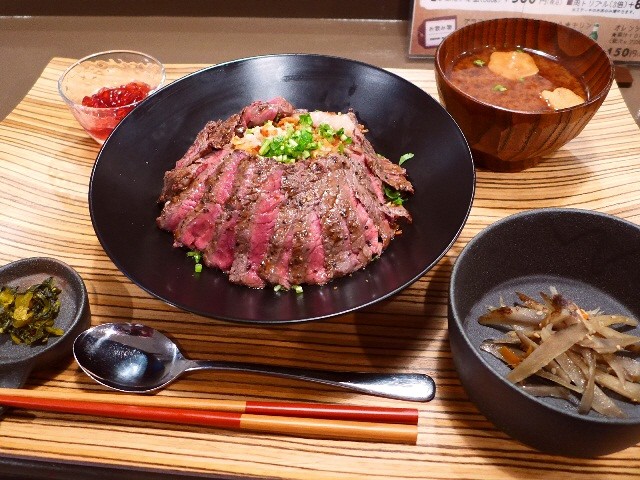 ステーキ丼うまそす うまそす ステーキ丼うまそす うまそす