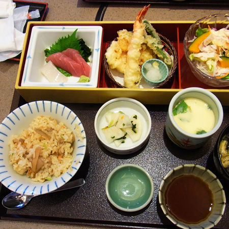 かごの屋 ランチ時はテキパキ 満足定食 Nority と下町のうまやすグルメ