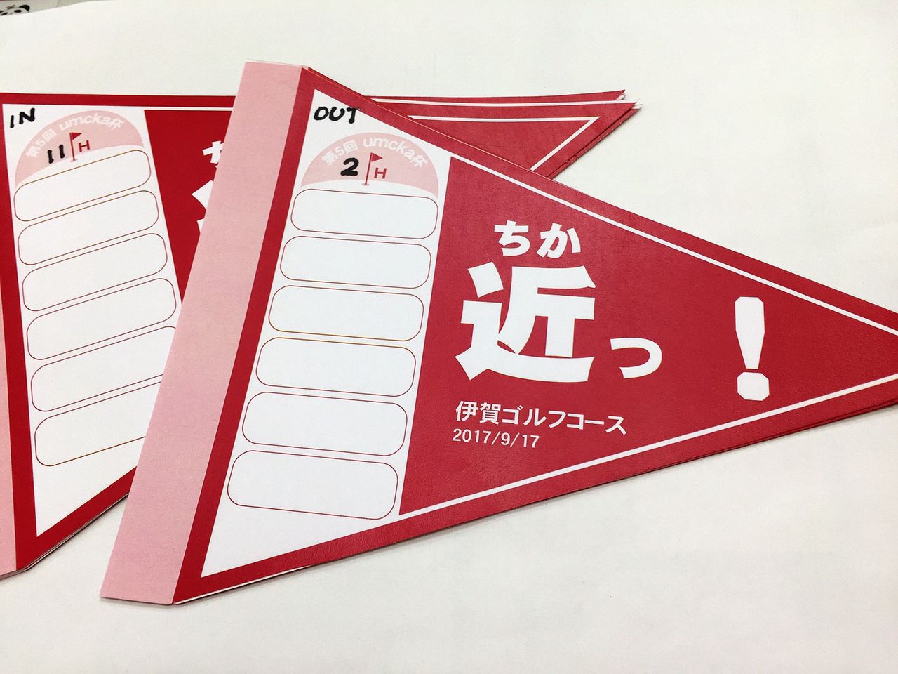 いつものニアピンフラッグ作成中♪ シバキ系女史のエンジョイゴルフ♪ いつものニアピンフラッグ作成中♪ シバキ系女史のエンジョイゴルフ♪