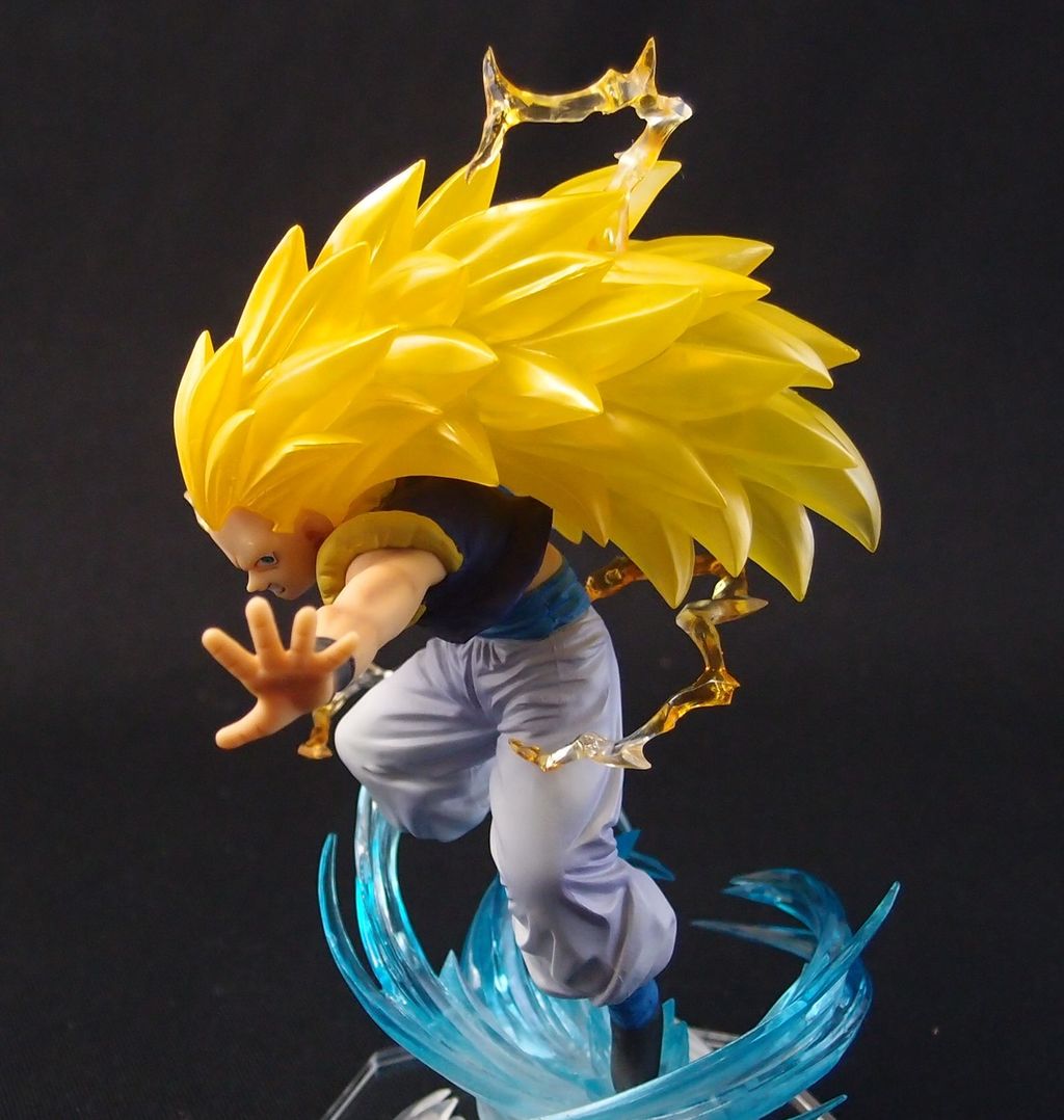 ドラゴンボール フィギュアーツzero ゴテンクス おもにワンピースフィギュアが増えていく アクリル台座派