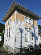 ŷ13