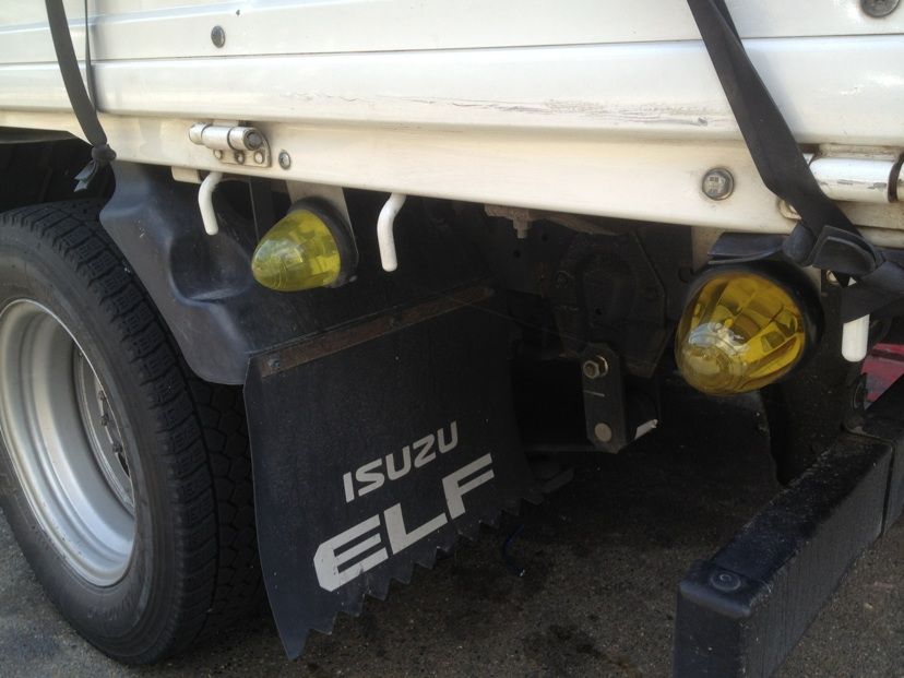 隊長と教祖のカスタム日記トラックの LEDサイドマーカー 取付け 1