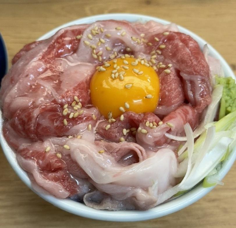 【画像】生牛丼、旨そう過ぎるｗｗｗｗ