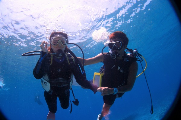 832DDF21-F495-4B42-AB71-197E8CA862EC