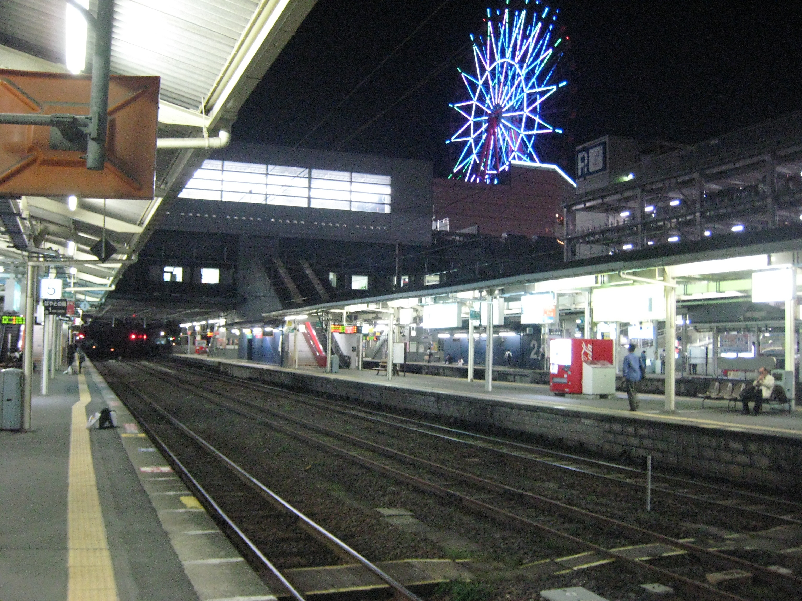 夜の鹿児島中央駅 鉄路の響きを追って