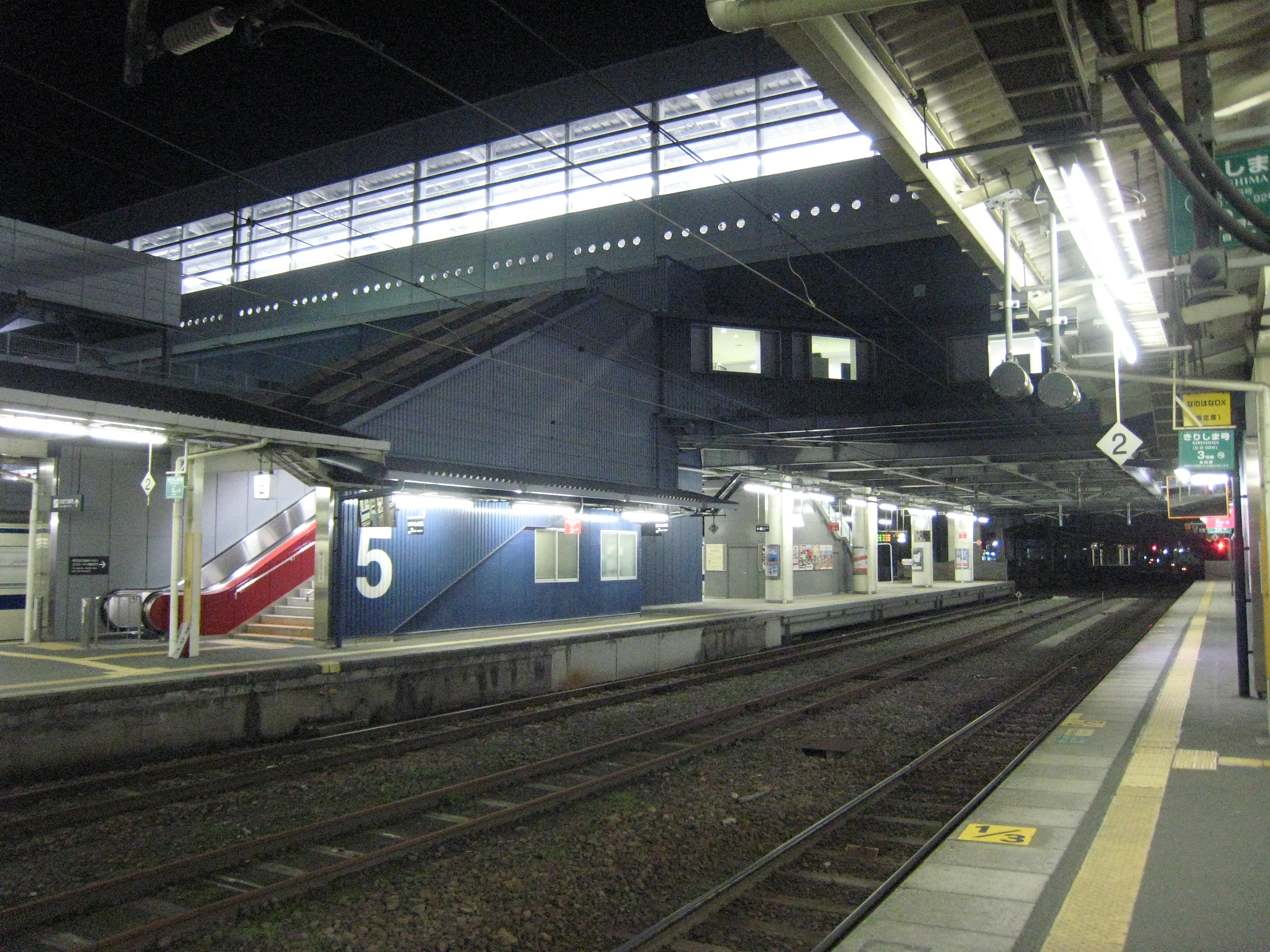 夜の鹿児島中央駅 鉄路の響きを追って