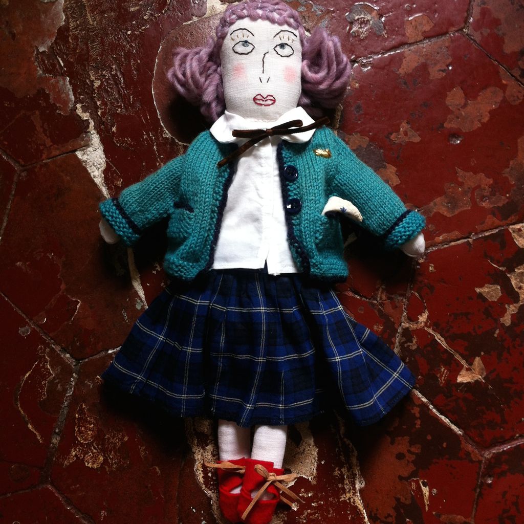 秋服のジネット 続き : パリのネコ人形と蚤の市 〜 1/2Place