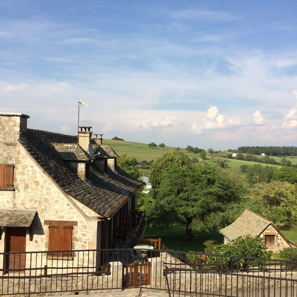 フランスの田舎旅 パリのネコ人形と蚤の市 1 2place