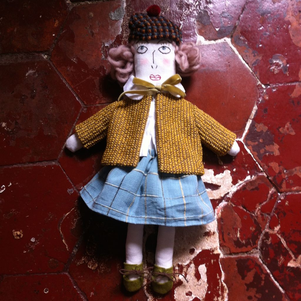 秋服のジネット 続き : パリのネコ人形と蚤の市 〜 1/2Place