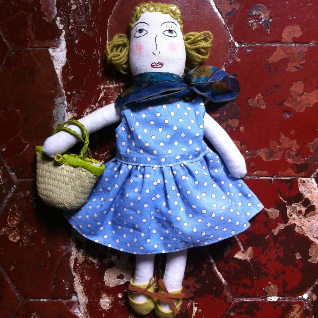 女の子の名前 パリのネコ人形と蚤の市 1 2place