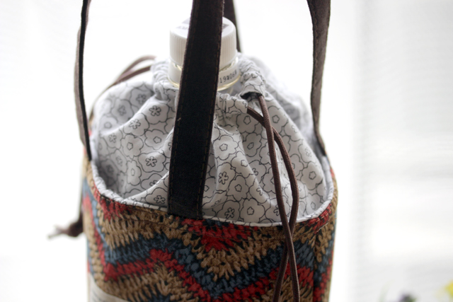 f247 076 ペットボトルカバー2リットル対応 うねうねごろごろ powered by ライブドアブログ