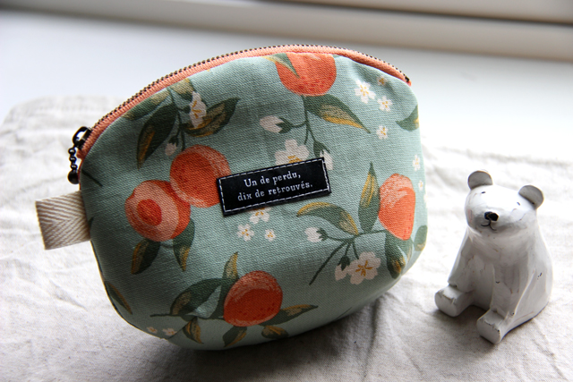 入れ口丸めの16cmファスナーポーチ K179-111 : うねうねごろごろ