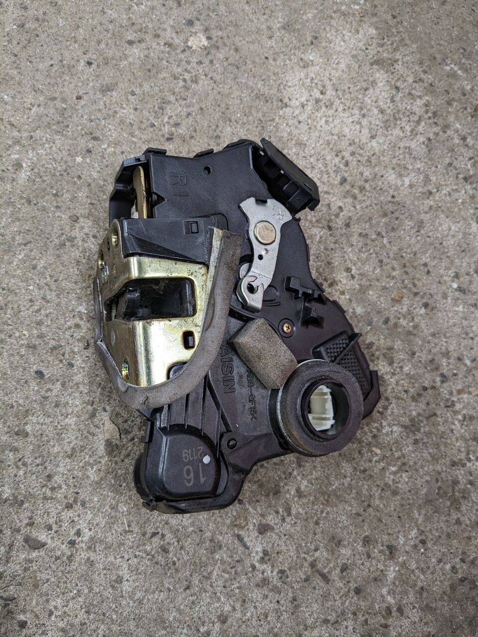 故障 イストの集中ドアロックが作動しない。 : そっか、こうなってるのか