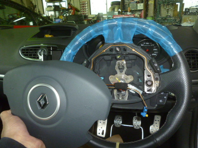 ルーテシア ｒｓ ハンドル交換 Unicom Cars Blog