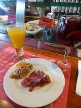 オレンジジュースとピンチョス