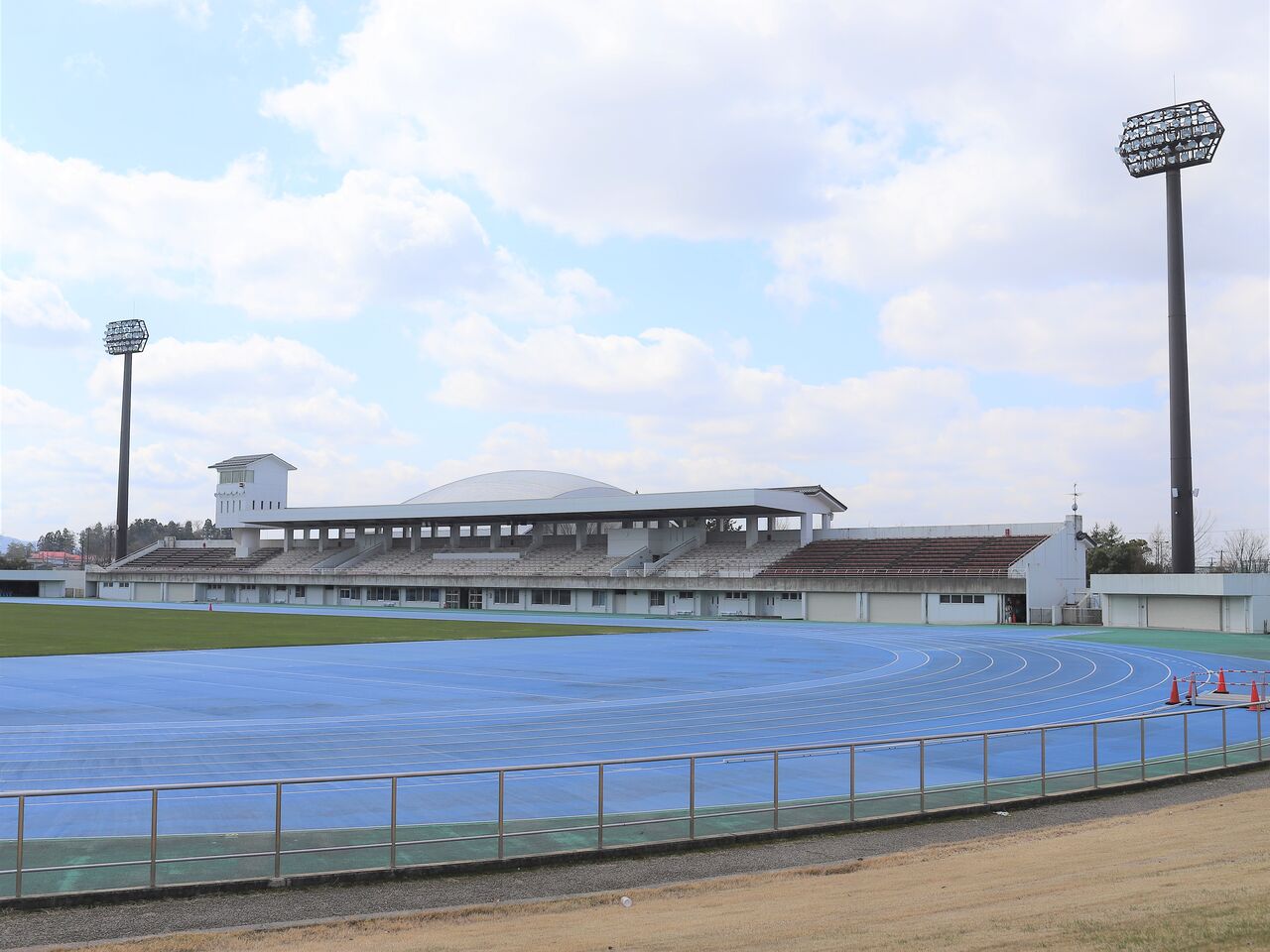 五十公野にある『五十公野公園陸上競技場』が利用再開してる。 しばた通信 新潟県新発田市の地域情報サイト 五十公野にある『五十公野公園陸上競技場』が利用再開してる。 しばた通信 新潟県新発田市の地域情報サイト