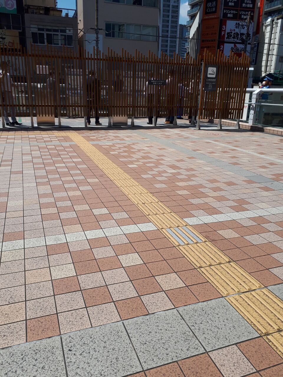 北千住駅西口地区指定喫煙所 Withコロナ時代に東京の喫煙所を探す 北千住駅西口地区指定喫煙所 Withコロナ時代に東京の喫煙所を探す