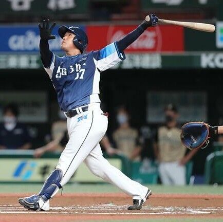 2020y08m27d_210958686