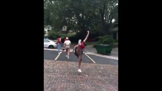 動画0 22 ハイキックした女性 着地した瞬間に骨折 うんてれがん