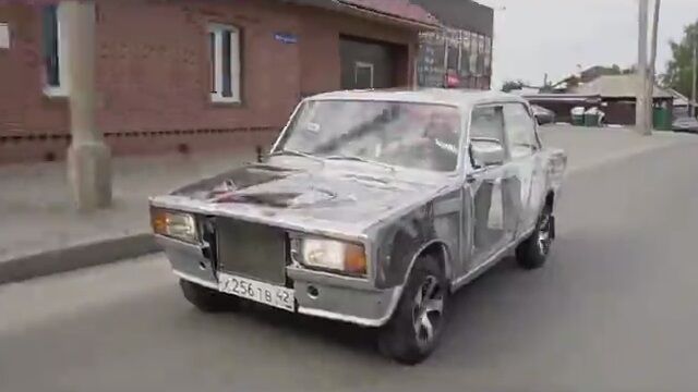 動画2 45 ロシア人さん 車にとんでもない改造を施す うんてれがん