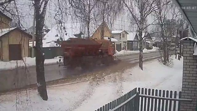 動画0 29 ロシアの除雪車 道路だけキレイにする うんてれがん