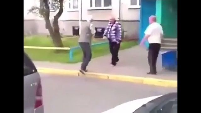 動画0 28 いい年して殴り合いの喧嘩をする男たち うんてれがん