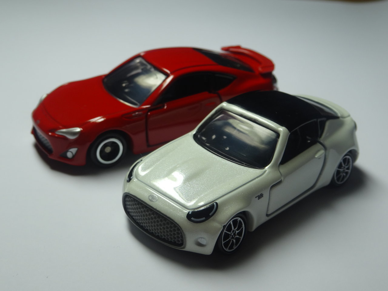 トミカプレミアム トヨタ S‐FRと地震対策 : トミカ研究隊