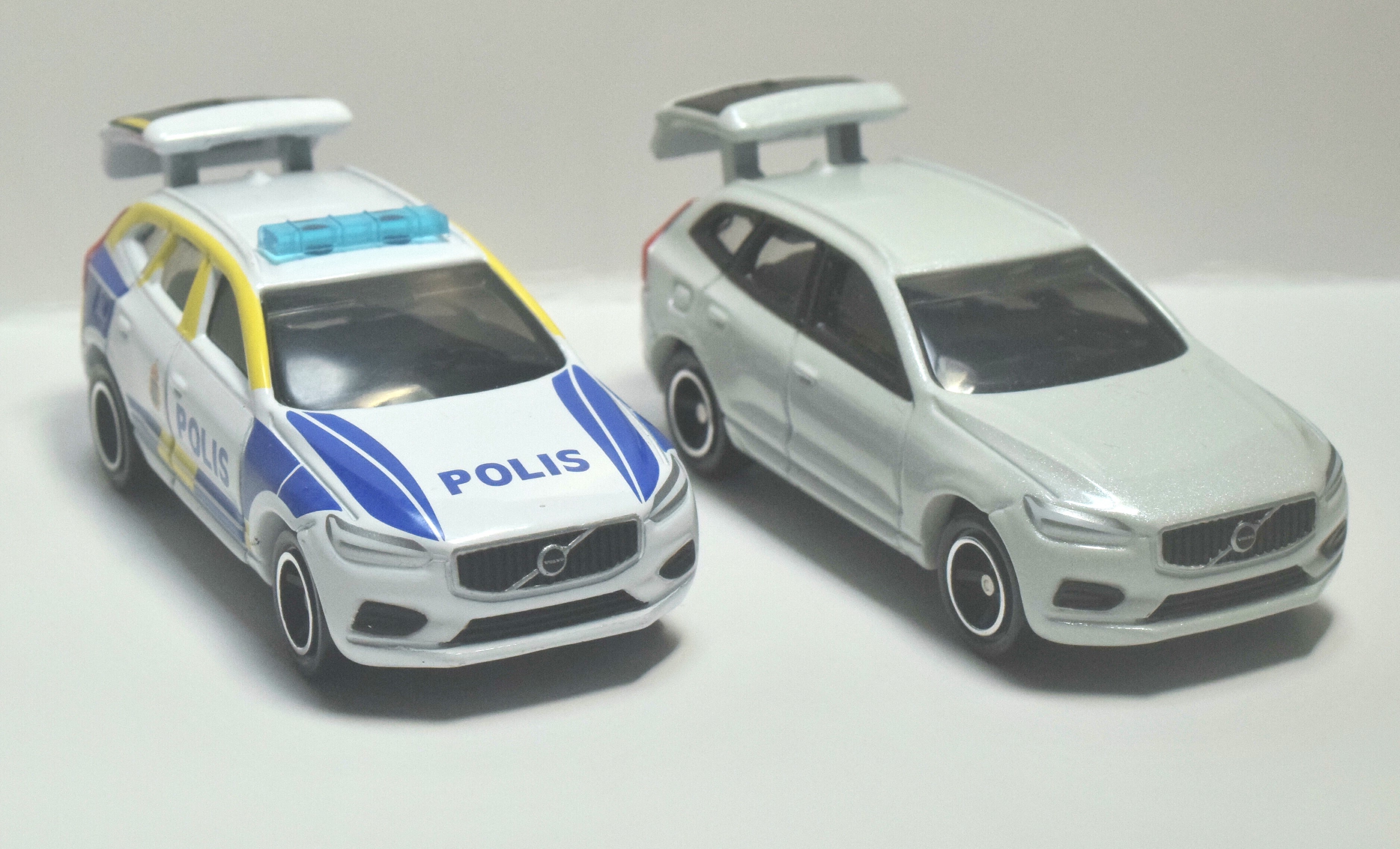 ひさびさの実在仕様！】トミカ AEON No.67 ボルボ XC60