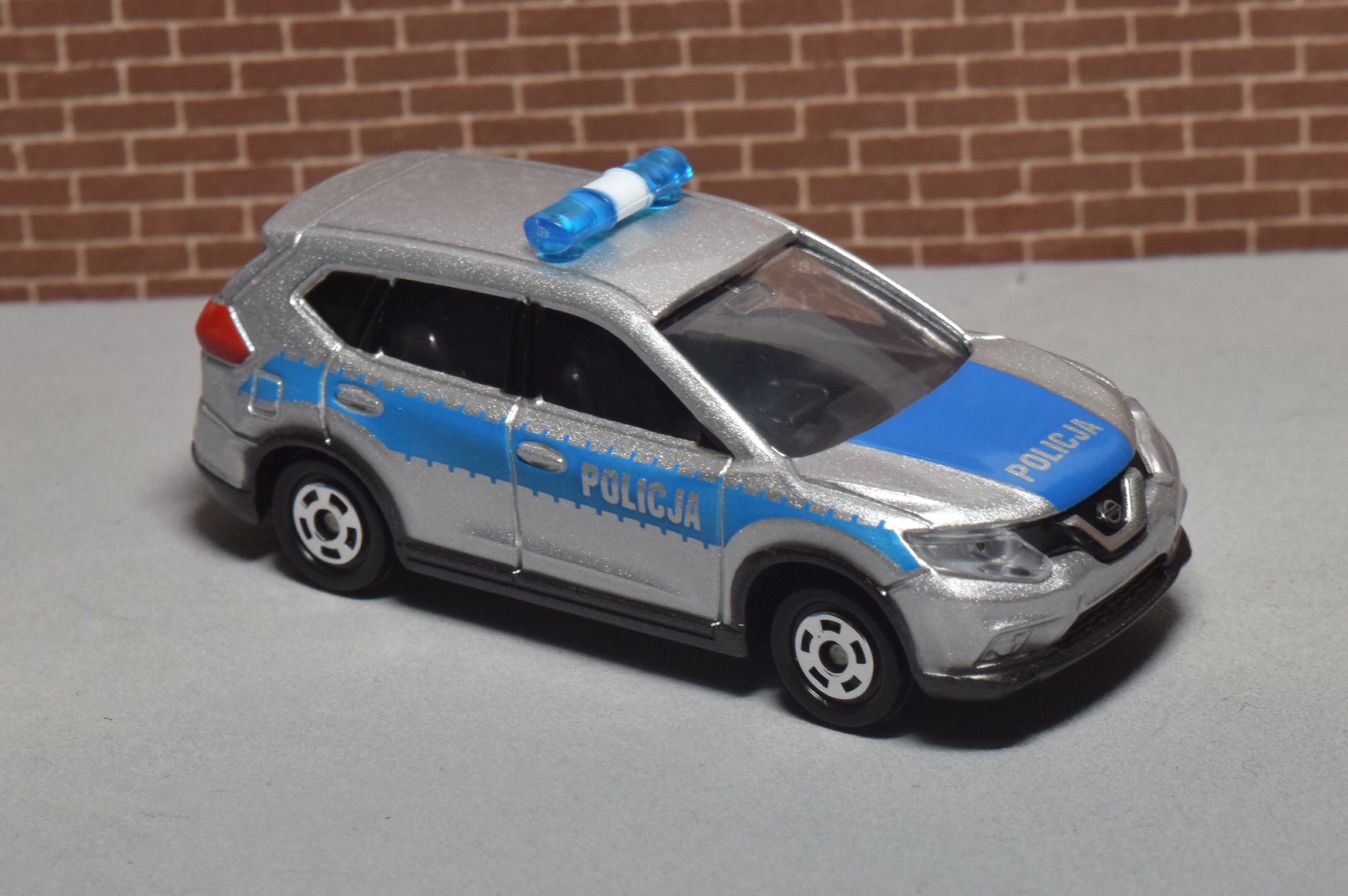 トミカ紹介】イオン特注No.45 日産 エクストレイル ポーランド警察仕様