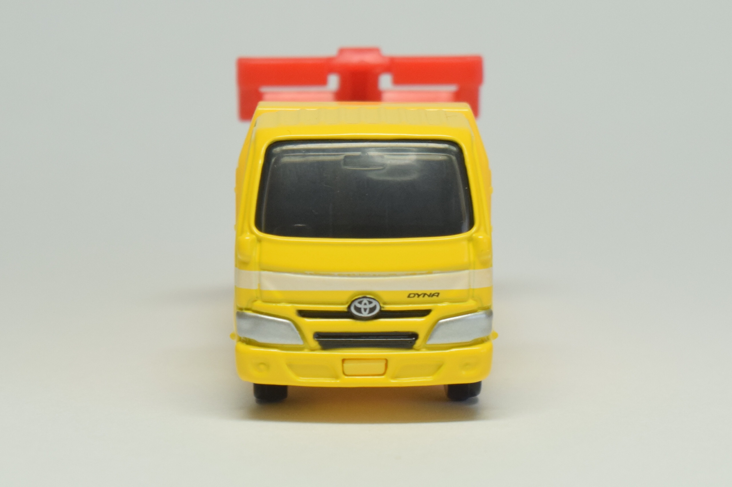 トミカ2018年8月の新車 No.5 トヨタ ダイナ レッカー車 レビュー