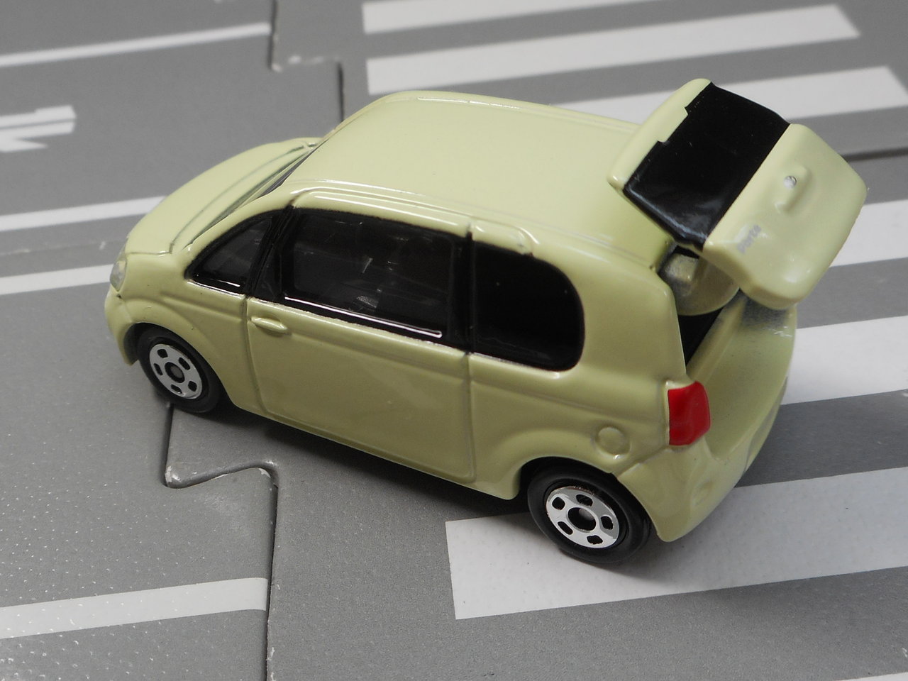 トミカ 旧NO.12 トヨタ ポルテ レビュー : トミカ研究隊