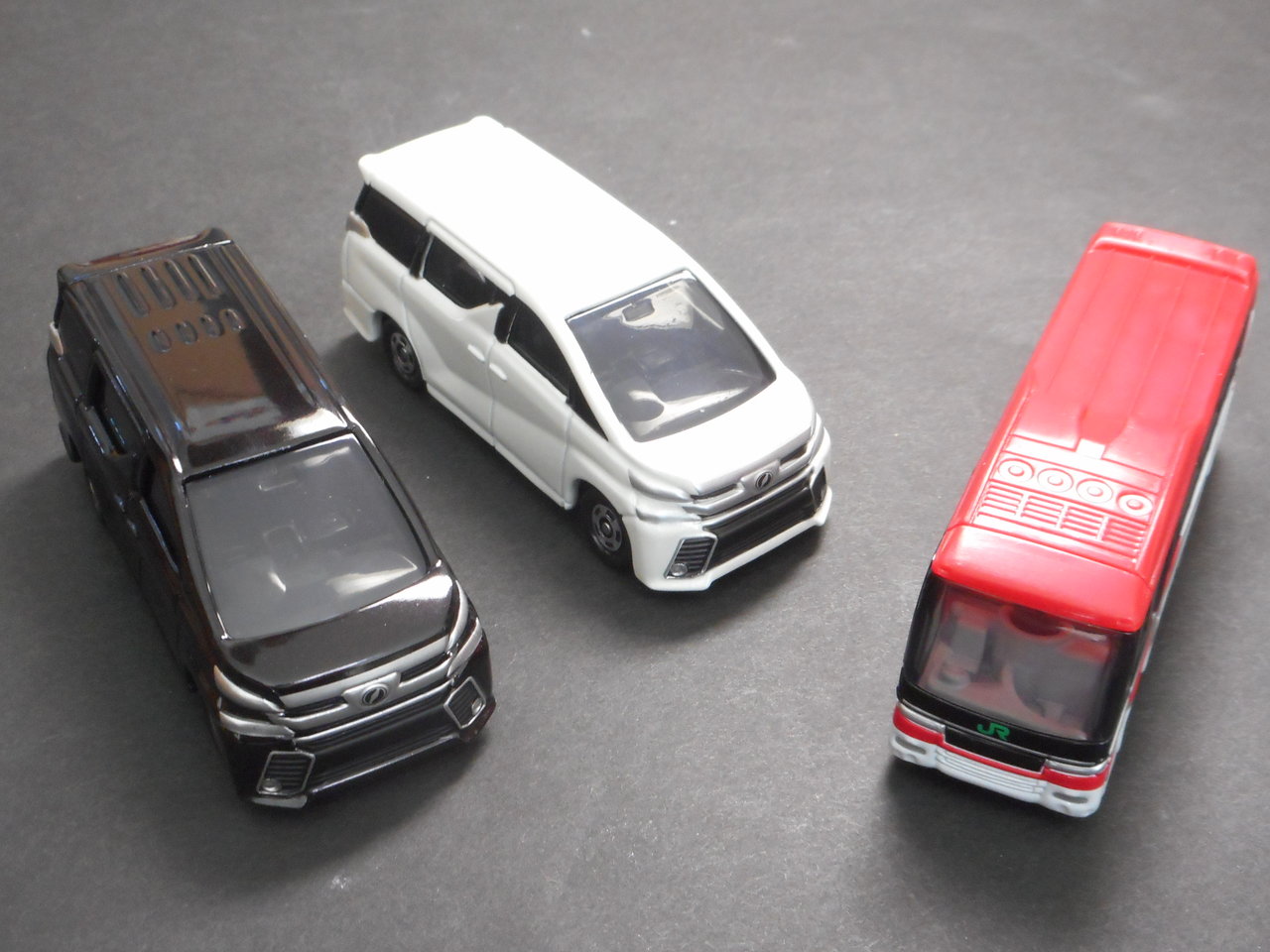 トミカ速報レビュー 12月の新車 トヨタヴェルファイア セレガ